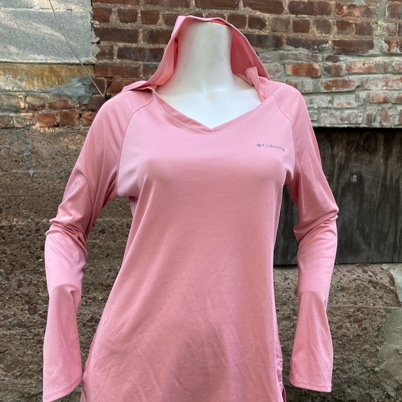 COLUMBIA Baby Pink Lightweight Hoodie Shirt Women's Medium Long Sleeve Workout - Picture 1 of 5
